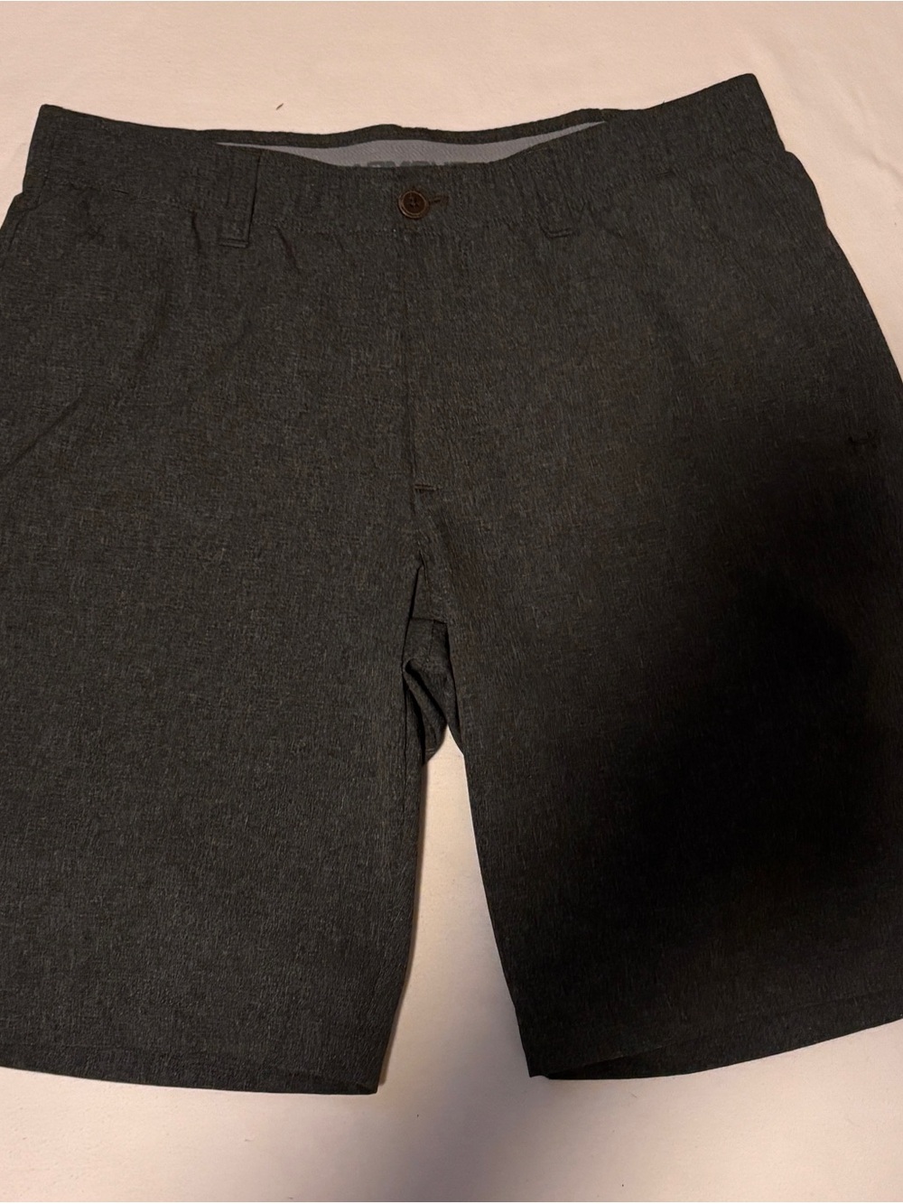 Like-New Under Armour Men's Dark Gray Golf Shorts size 34 waist